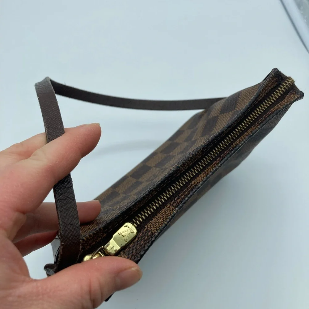 LOUIS VUITTON DAMIER EBENE MAKE UP POUCHETTE BAG